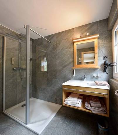 Imagen de la habitación del Hotel Les M&eacute;l&egrave;zes, Evol&egrave;ne. Foto 6