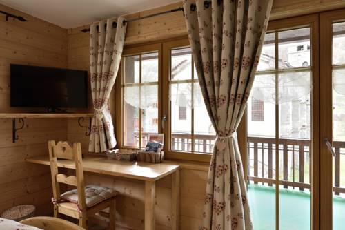 Imagen de la habitación del Hotel Les M&eacute;l&egrave;zes, Evol&egrave;ne. Foto 9