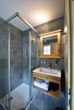 Imagen de la habitación del Hotel Les M&eacute;l&egrave;zes, Evol&egrave;ne. Foto 10