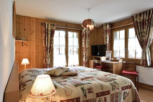 Imagen de la habitación del Hotel Les M&eacute;l&egrave;zes, Evol&egrave;ne. Foto 13