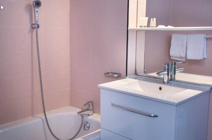 Imagen de la habitación del Hotel Les M&eacute;sanges. Foto 4