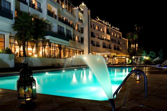 Imagen de la piscina del Hotel Les Merinides. Foto 13