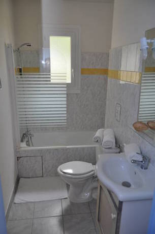 Imagen de la habitación del Hotel Les Mimosas, LUNEL. Foto 4