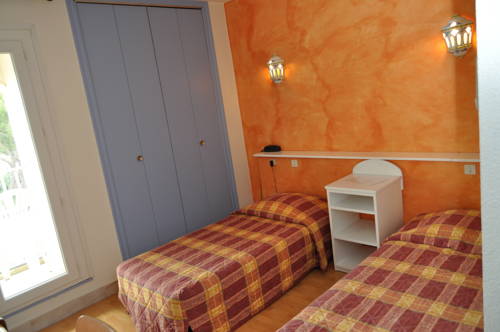 Imagen de la habitación del Hotel Les Mimosas, LUNEL. Foto 10