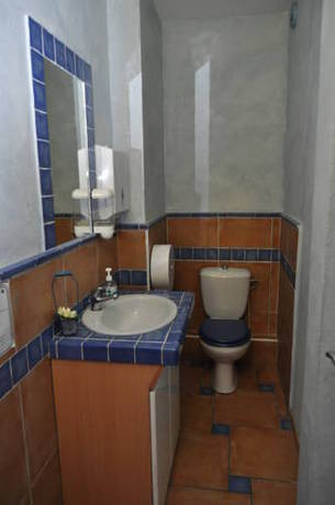 Imagen de la habitación del Hotel Les Mimosas, LUNEL. Foto 11