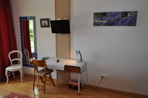 Imagen de la habitación del Hotel Les Mimosas, LUNEL. Foto 13