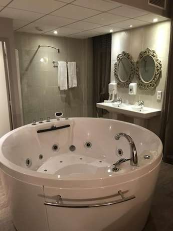 Imagen de la habitación del Hotel Les Minotiers. Foto 8