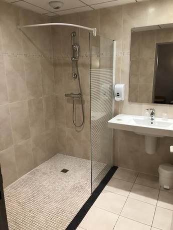 Imagen de la habitación del Hotel Les Minotiers. Foto 10