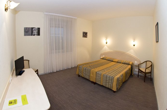 Imagen de la habitación del Hotel Les Minotiers. Foto 12