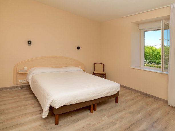 Imagen de la habitación del Hotel Les Minotiers. Foto 18