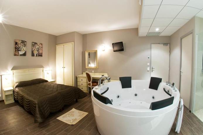 Imagen de la habitación del Hotel Les Minotiers. Foto 19