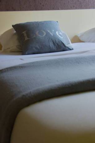 Imagen de la habitación del Hotel Les Montois. Foto 8