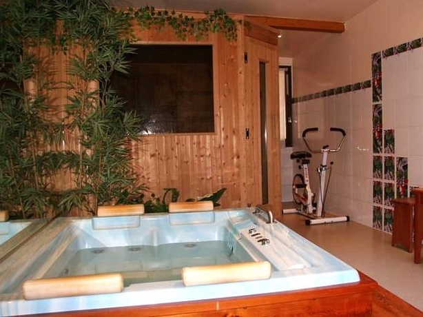 Imagen de la piscina del Hotel Les Mottets. Foto 10