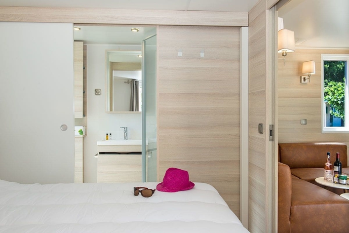 Imagen de la habitación del Hotel Les M&ucirc;riers. Foto 7