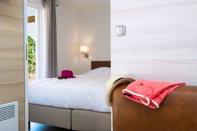 Imagen de la habitación del Hotel Les M&ucirc;riers. Foto 8