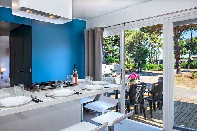 Imagen de los interiores del Hotel Les M&ucirc;riers. Foto 16