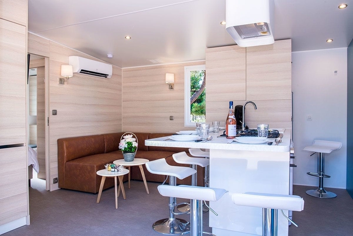 Imagen de los interiores del Hotel Les M&ucirc;riers. Foto 17