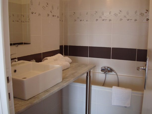 Imagen de la habitación del Hotel Les Myrtes. Foto 4