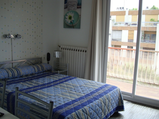 Imagen de la habitación del Hotel Les Myrtes. Foto 7