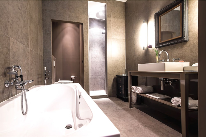 Imagen de la habitación del Hotel Les Nuits. Foto 16