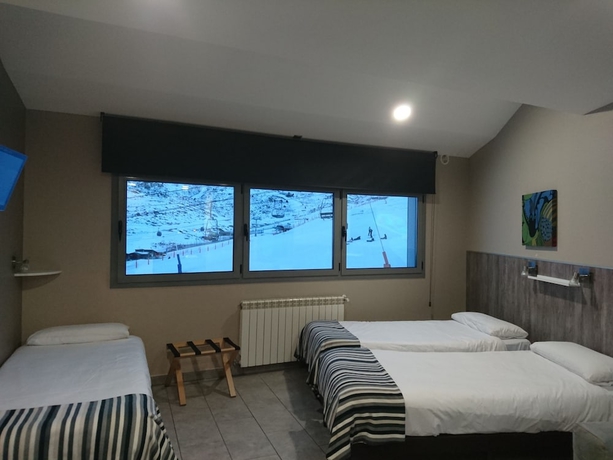 Imagen de la habitación del Hotel Les Olimpiades. Foto 5