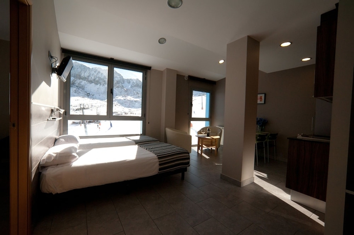 Imagen de la habitación del Hotel Les Olimpiades. Foto 7