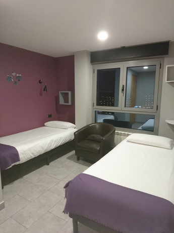 Imagen de la habitación del Hotel Les Olimpiades. Foto 8