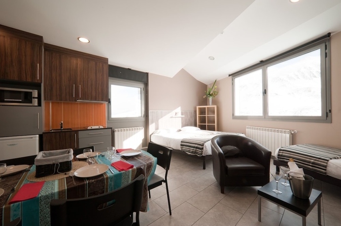 Imagen de la habitación del Hotel Les Olimpiades. Foto 12