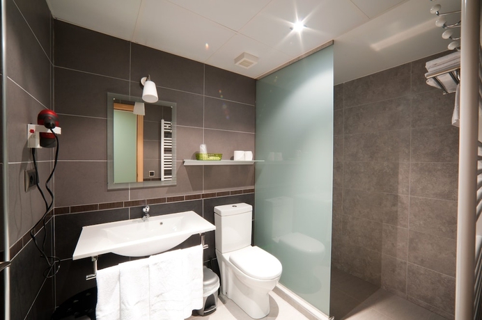 Imagen de la habitación del Hotel Les Olimpiades. Foto 17