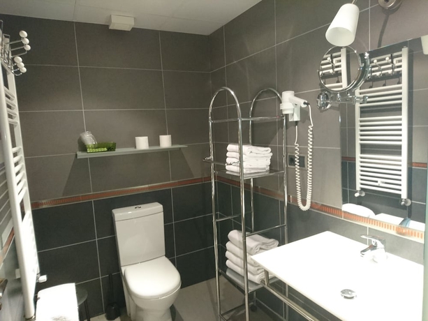 Imagen de la habitación del Hotel Les Olimpiades. Foto 18