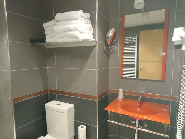 Imagen de la habitación del Hotel Les Olimpiades. Foto 19