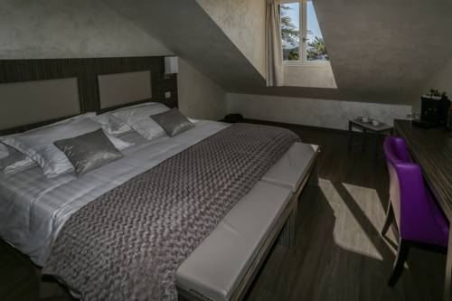 Imagen de la habitación del Hotel Les Olivades. Foto 9