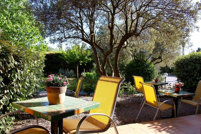 Imagen de los exteriores del Hotel Les Oliviers. Foto 11