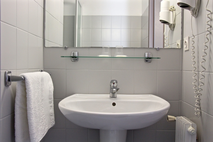 Imagen de la habitación del Hotel Les Oliviers. Foto 6