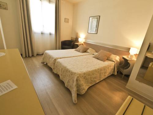 Imagen de la habitación del Hotel Les Oliviers, Fayence. Foto 5