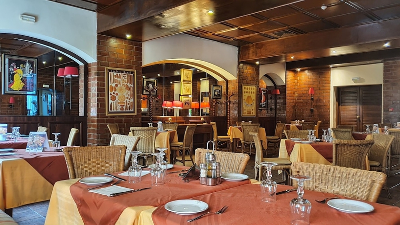 Imagen del bar/restaurante del Hotel Les Oliviers Palace. Foto 3