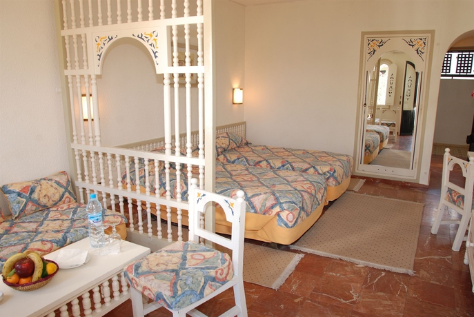 Imagen de la habitación del Hotel Les Omayades. Foto 6