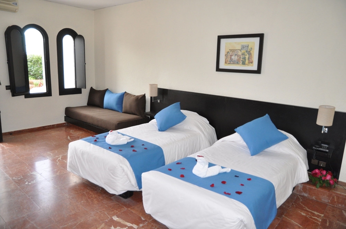 Imagen de la habitación del Hotel Les Omayades. Foto 11