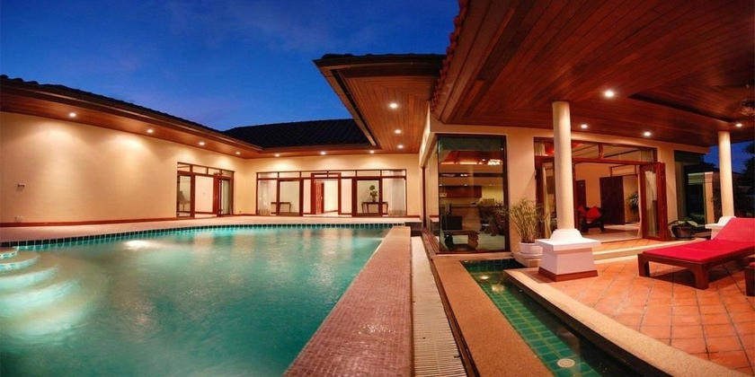 Imagen de la piscina del Hotel Les Palmares Villas. Foto 13