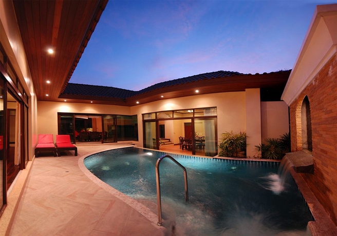 Imagen de la piscina del Hotel Les Palmares Villas. Foto 14