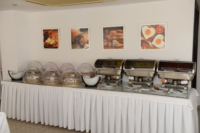 Imagen del bar/restaurante del Hotel Les Palmiers Beach Boutique & Luxury Apartments. Foto 2