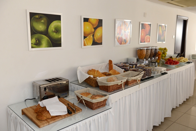 Imagen del bar/restaurante del Hotel Les Palmiers Beach Boutique & Luxury Apartments. Foto 3