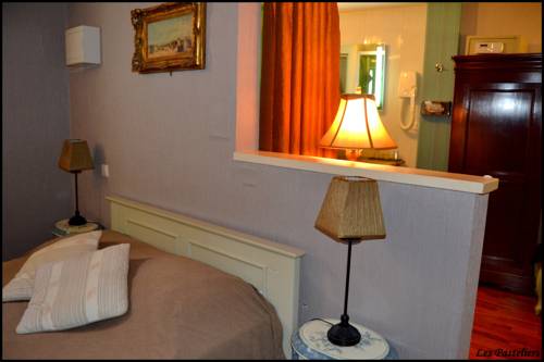 Imagen de la habitación del Hotel Les Pasteliers, Albi. Foto 4