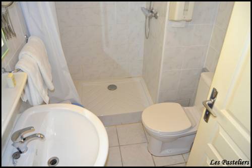 Imagen de la habitación del Hotel Les Pasteliers, Albi. Foto 7