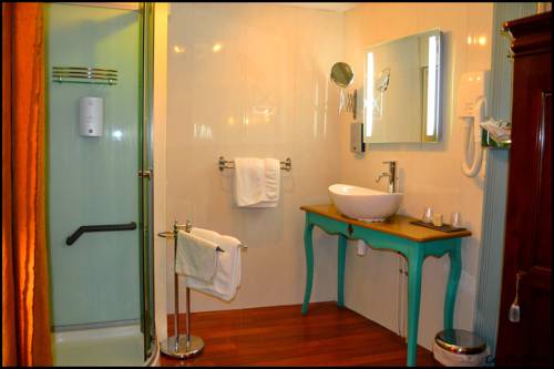 Imagen de la habitación del Hotel Les Pasteliers, Albi. Foto 17