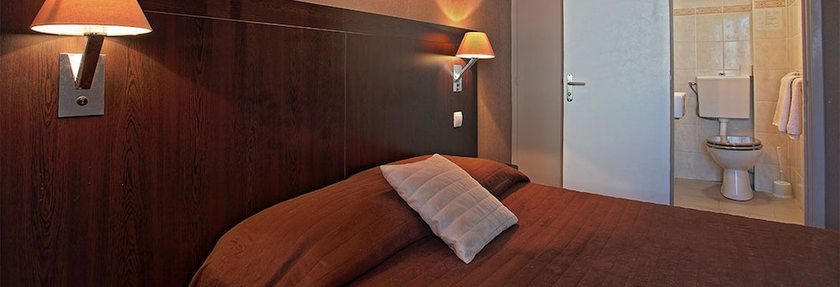 Imagen de la habitación del Hotel Les Pasteliers, Lavaur. Foto 11