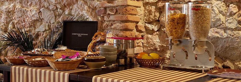 Imagen del bar/restaurante del Hotel Les Pasteliers, Lavaur. Foto 4