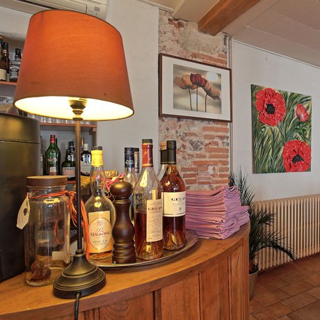 Imagen del bar/restaurante del Hotel Les Pasteliers, Lavaur. Foto 7