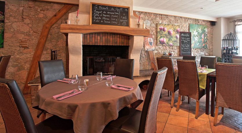 Imagen del bar/restaurante del Hotel Les Pasteliers, Lavaur. Foto 9