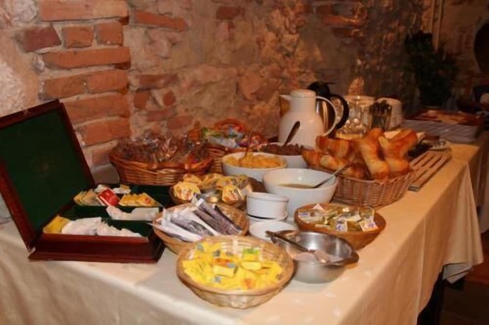 Imagen del bar/restaurante del Hotel Les Pasteliers, Lavaur. Foto 10